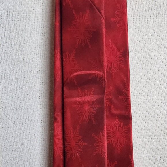 Sears Vintage Red All Silk Snowflake Pattern Holiday Musical Push Button Necktie - Picture 12 of 17